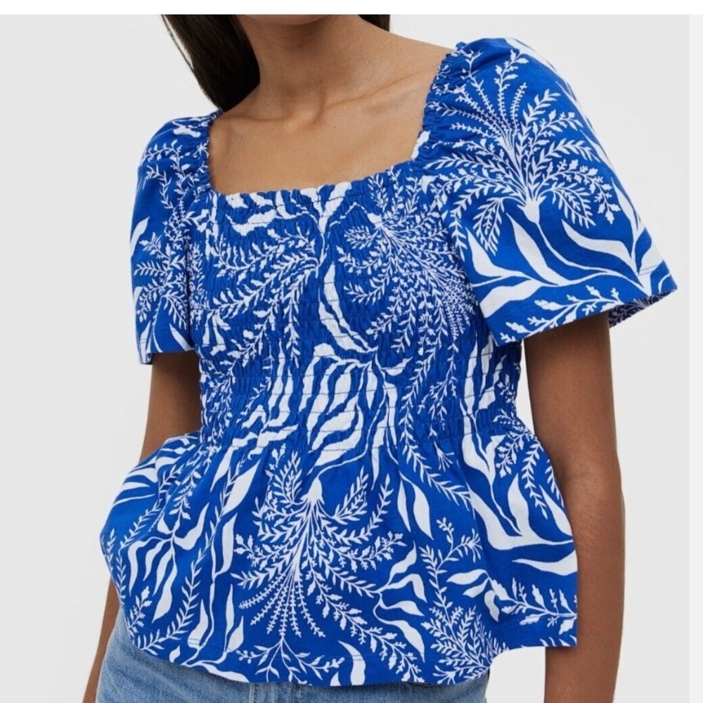 H&M Smocked Blue and White Women's Top(Pit to pit 20” Length 21”)